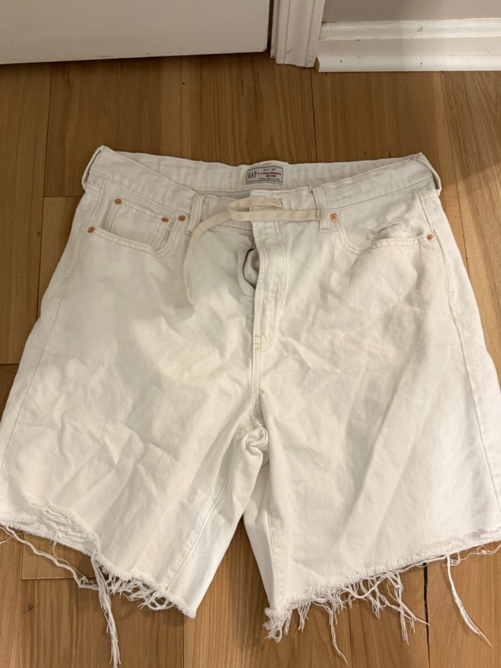 GAP 8 inch denim Bermuda short